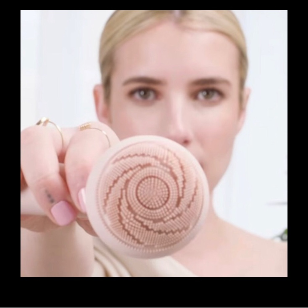 Flawless Face Brush